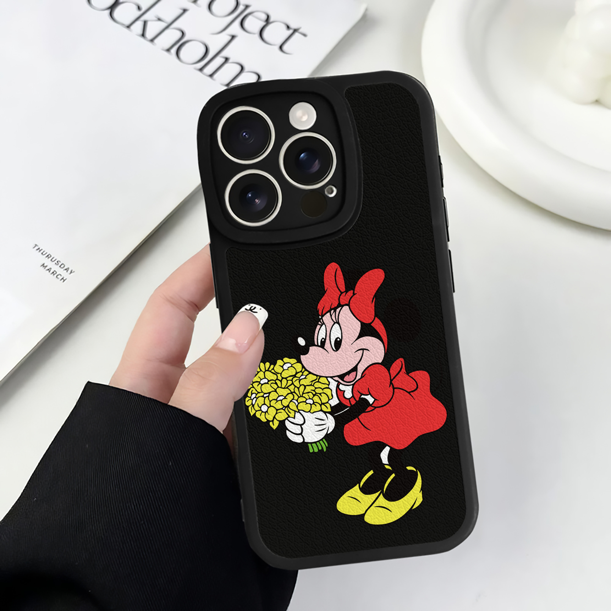 （画像用） ミッキーマウス Mickey Mouse 【iPhone 16シリーズ対応】シリコンスマホケース（レザー調） 材質：シリコン